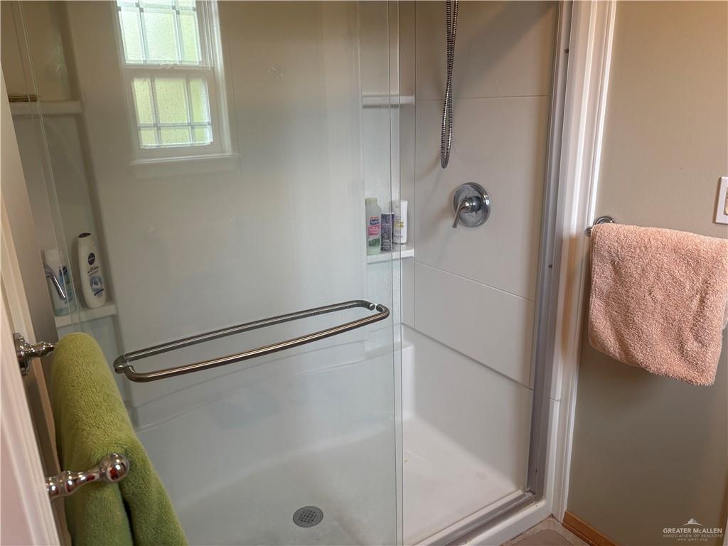 197 Laurel Road Pharr, TX 78577 - Photo 25 of 38 a bathroom with a shower