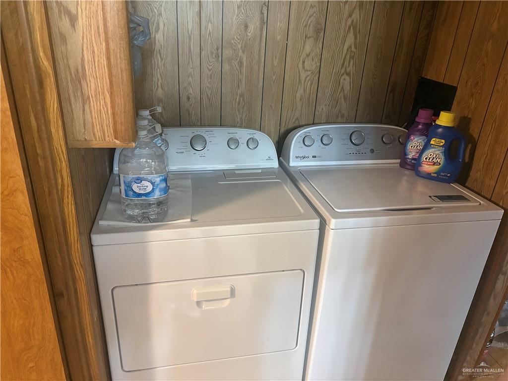 197 Laurel Road Pharr, TX 78577 - Photo 38 of 38 a utility room with dryer and washer