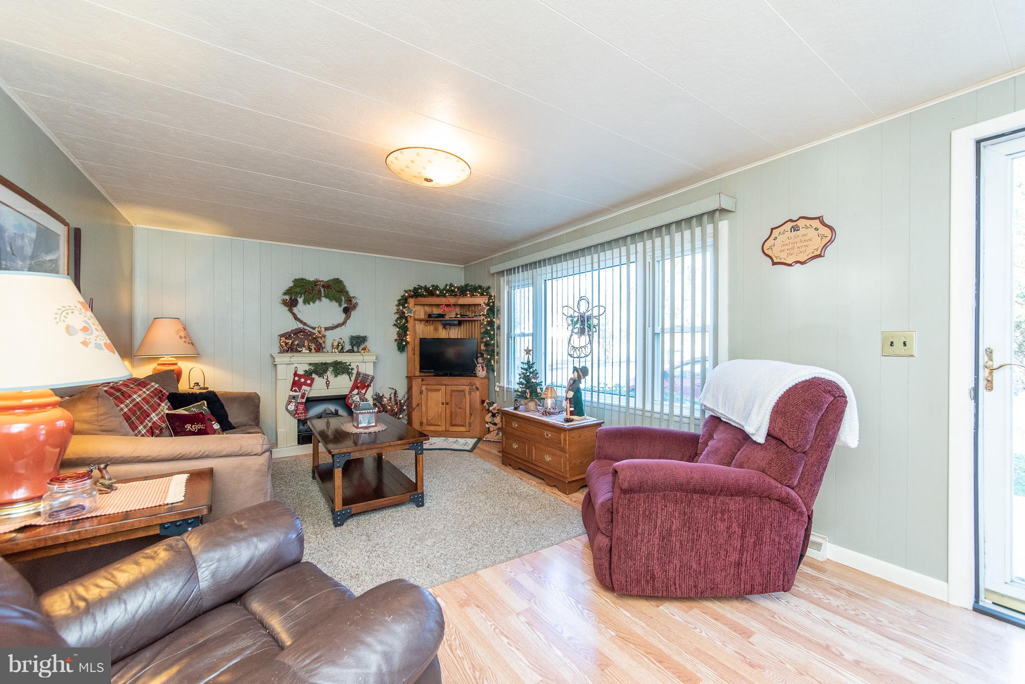 1515 Poole Road Street, MD 21154 - Photo 4 of 32 Living Room