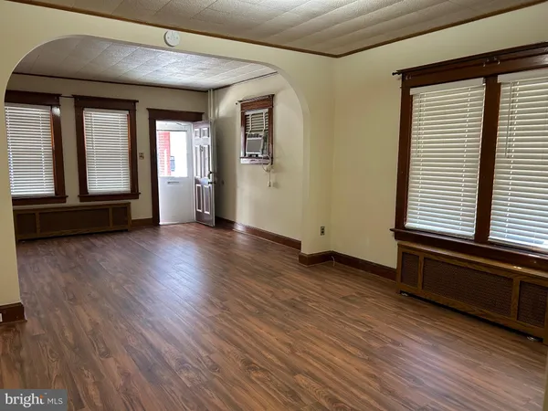 $2,450 | 1049 Genesee Street, Trenton, NJ 08610