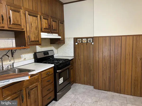 $2,450 | 1049 Genesee Street, Trenton, NJ 08610