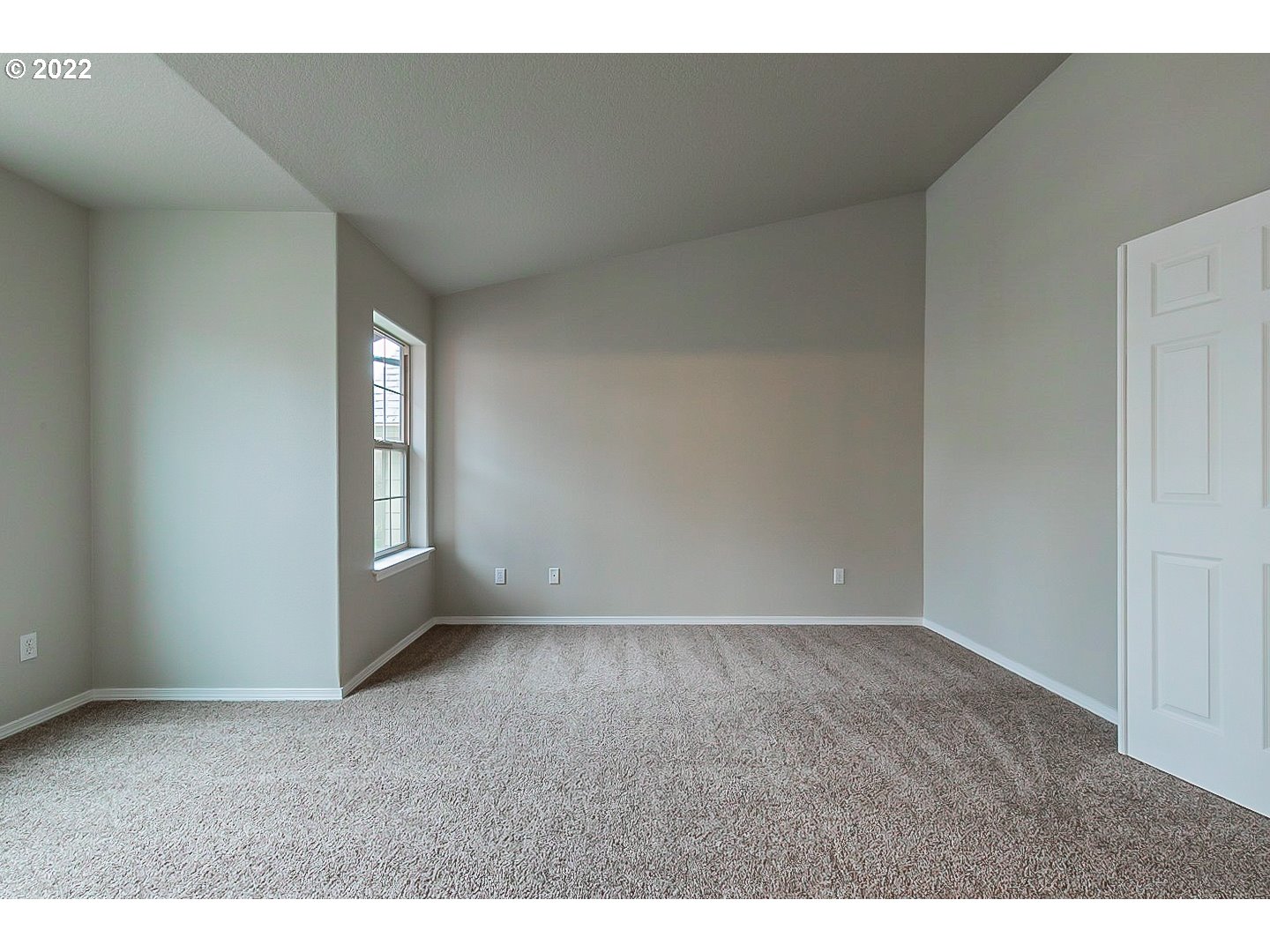 20008 Southwest Jette Lane Beaverton, OR 97003 - Photo 14 of 32 a view of an empty room and window
