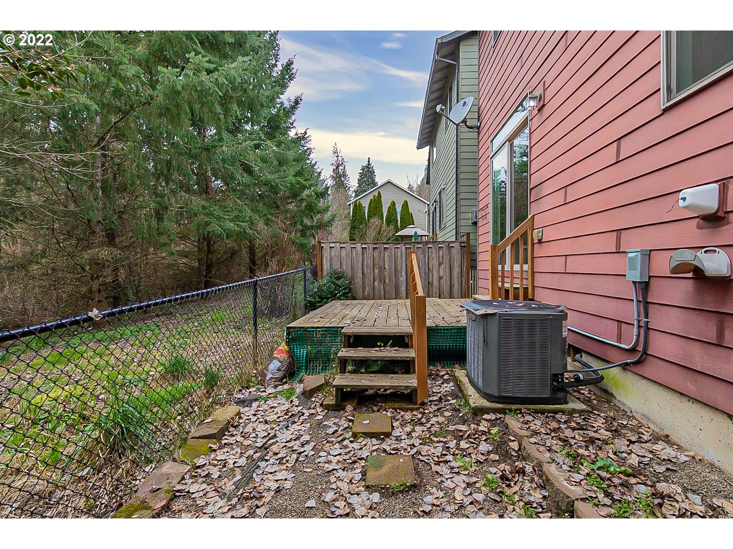 20008 Southwest Jette Lane Beaverton, OR 97003 - Photo 31 of 32 a backyard of a house with a garden