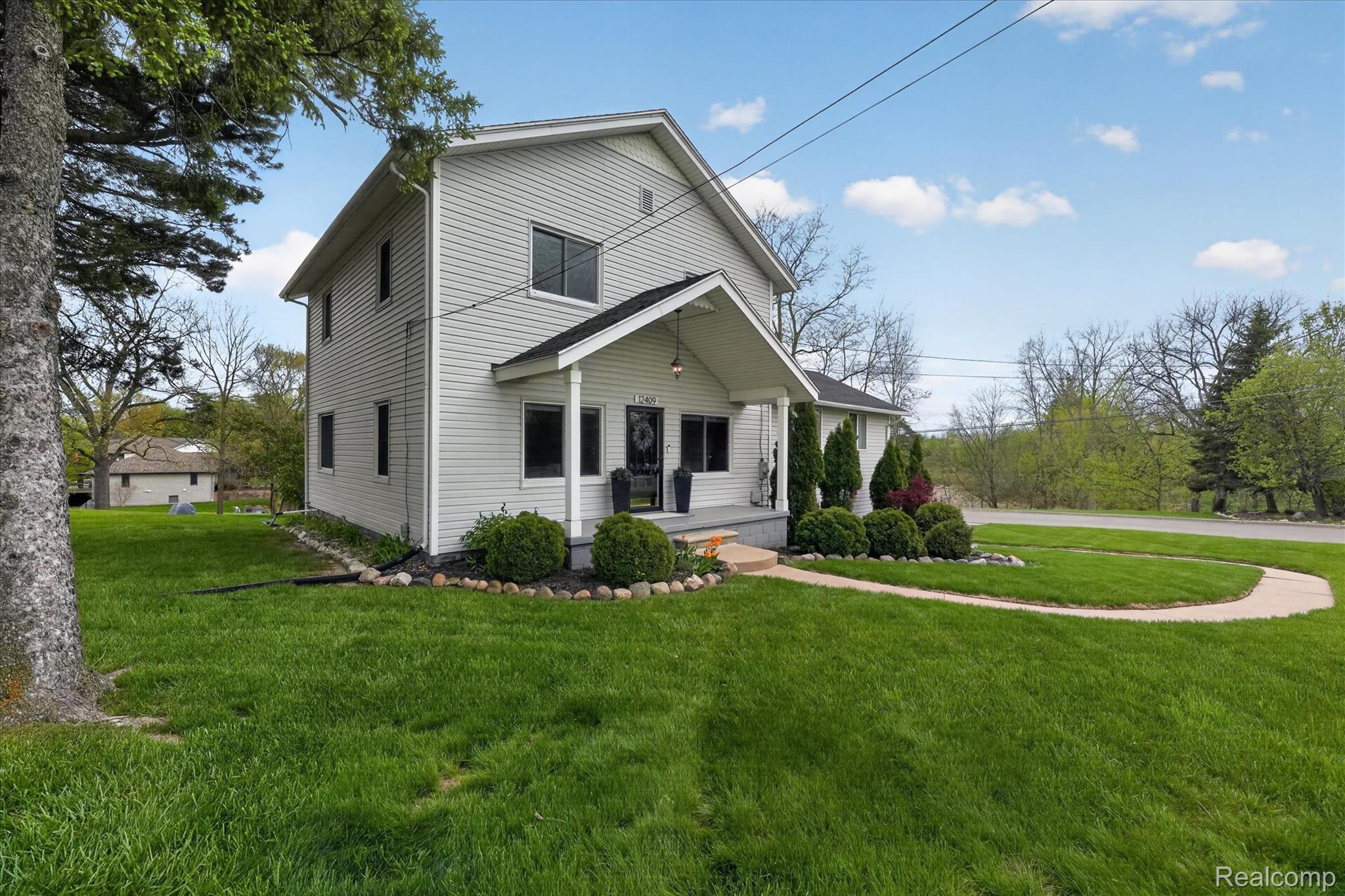 12409 Fenton Road Fenton, MI 48430 - Photo 59 of 61 View of front of property with a front lawn and a porch