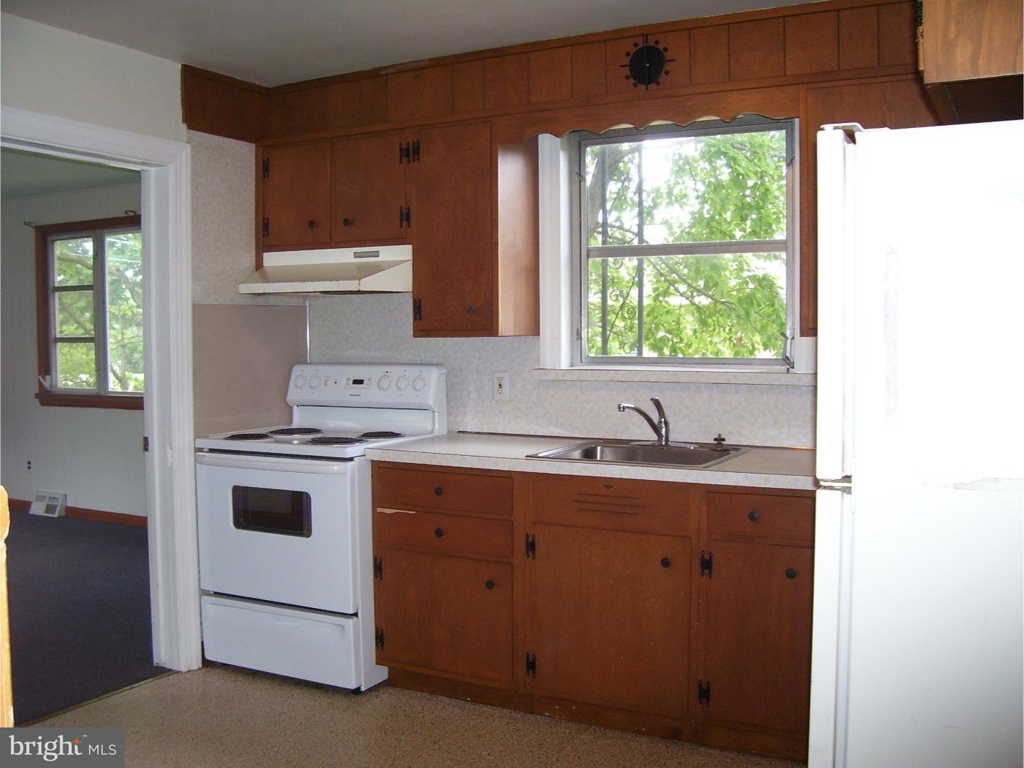 118 Roberts Road Aston, PA 19014 - Photo 4 of 25