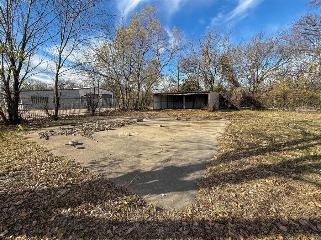 1709 North Main Street Cleburne, TX 76033 - Photo 8 of 14 a big yard with large trees
