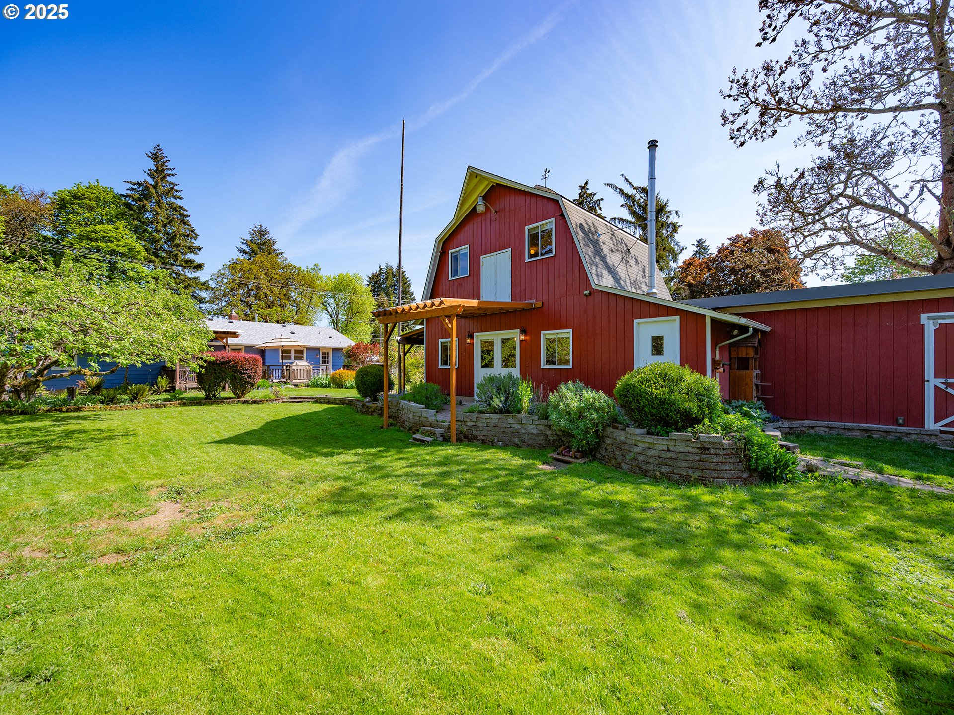 464 Spring Creek Drive Eugene, OR 97404 - Photo 22 of 45 a front view of house with yard and green space