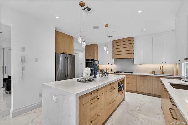 $1,699,000 | 27 Ellish Parkway, Unit 202, Spring Valley, NY 10977