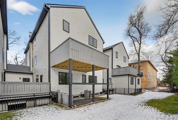 $1,699,000 | 27 Ellish Parkway, Unit 202, Spring Valley, NY 10977