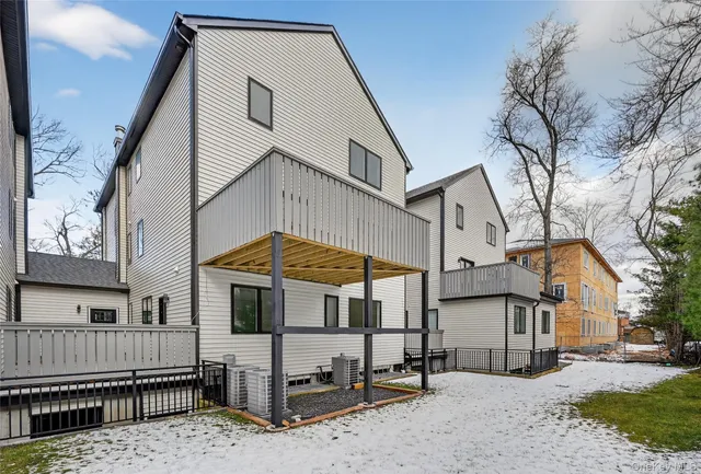 $1,799,000 | 27 Ellish Parkway, Unit 202, Spring Valley, NY 10977