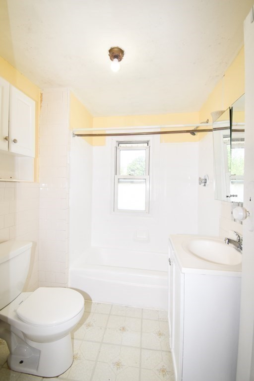 60 Littleton Street Springfield, MA 01104 - Photo 9 of 11