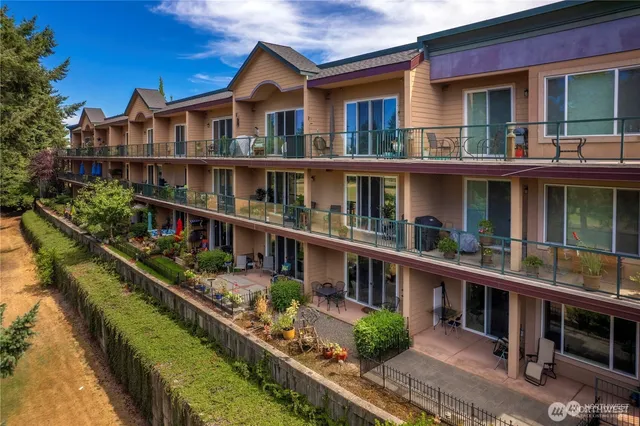 $499,950 | 2440 South Steele Street, Unit 111, Tacoma, WA 98405