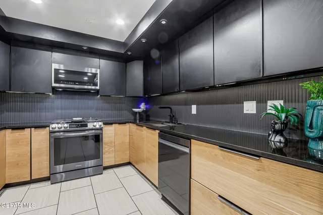 $230,000 | 350 Thunderbird Drive, Unit 17, El Paso, TX 79912