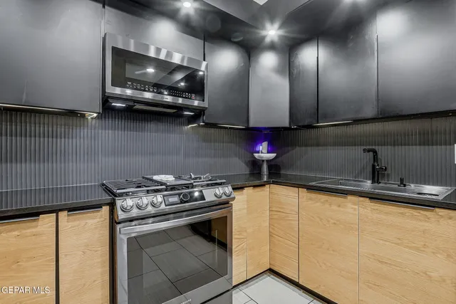 $230,000 | 350 Thunderbird Drive, Unit 17, El Paso, TX 79912