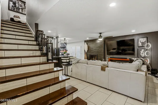 $220,000 | 350 Thunderbird Drive, Unit 17, El Paso, TX 79912