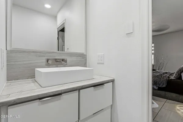 $220,000 | 350 Thunderbird Drive, Unit 17, El Paso, TX 79912