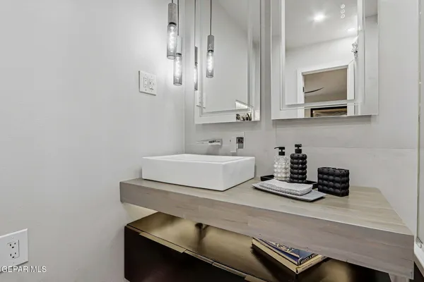 $220,000 | 350 Thunderbird Drive, Unit 17, El Paso, TX 79912