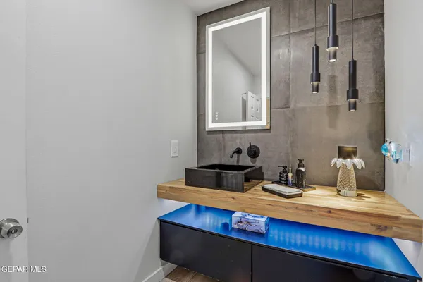 $220,000 | 350 Thunderbird Drive, Unit 17, El Paso, TX 79912