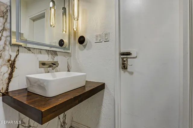 $230,000 | 350 Thunderbird Drive, Unit 17, El Paso, TX 79912