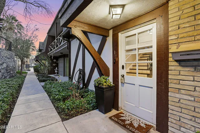 $230,000 | 350 Thunderbird Drive, Unit 17, El Paso, TX 79912