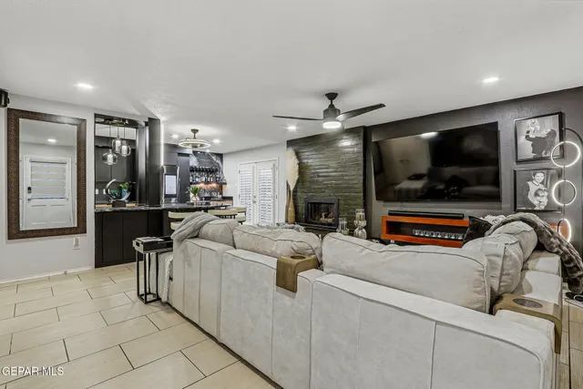 $230,000 | 350 Thunderbird Drive, Unit 17, El Paso, TX 79912
