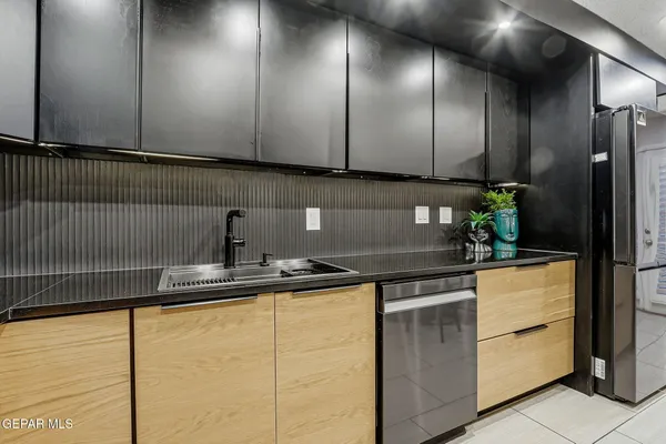 $220,000 | 350 Thunderbird Drive, Unit 17, El Paso, TX 79912