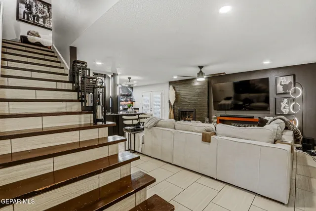 $230,000 | 350 Thunderbird Drive, Unit 17, El Paso, TX 79912