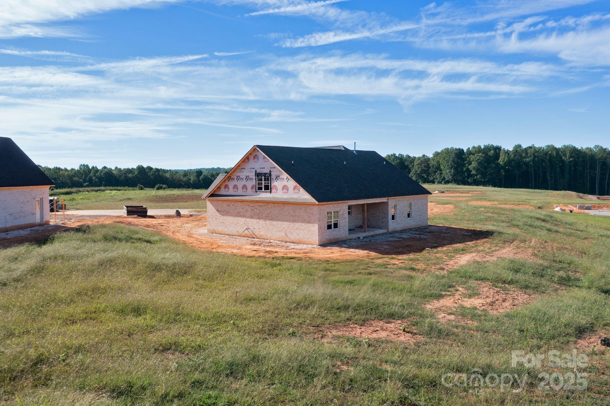 265 Sandpiper Drive, Unit 5 Lexington, NC 27295 - Photo 9 of 9 a backyard of a house with table and chairs