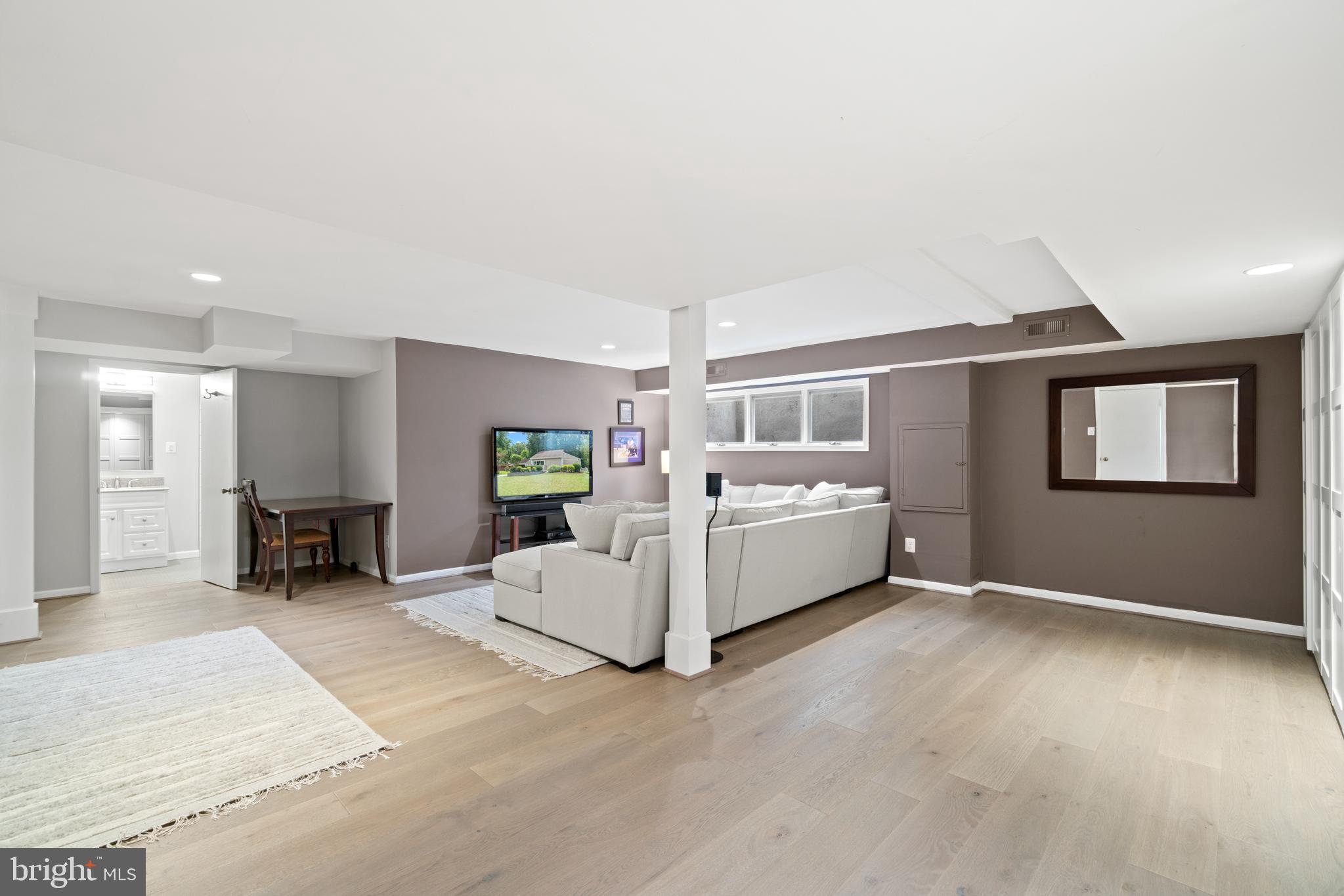 9327 Raintree Road Burke, VA 22015 - Photo 20 of 35 Gallery Image 20