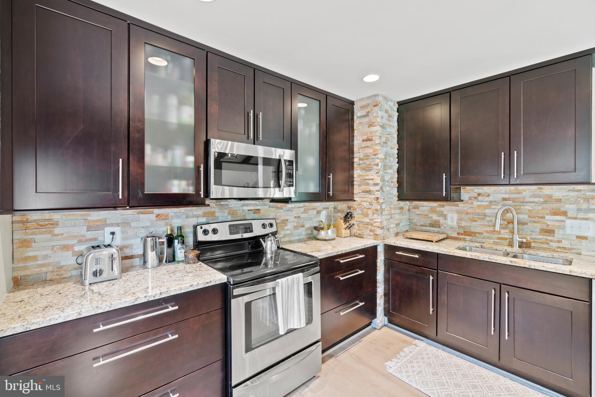 9327 Raintree Road Burke, VA 22015 - Photo 8 of 35 Gallery Image 8