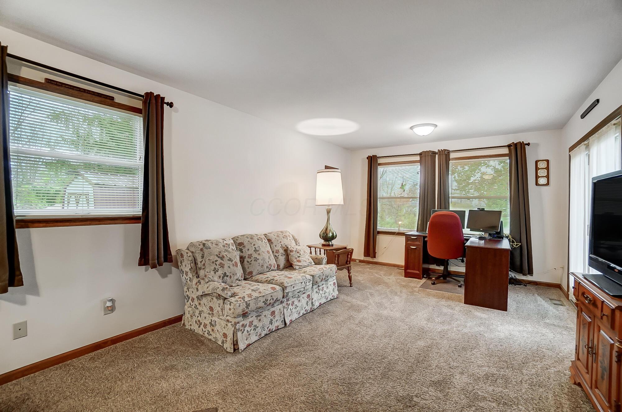 7311 Stout Road Circleville, OH 43113 - Photo 25 of 57 Living room in suite