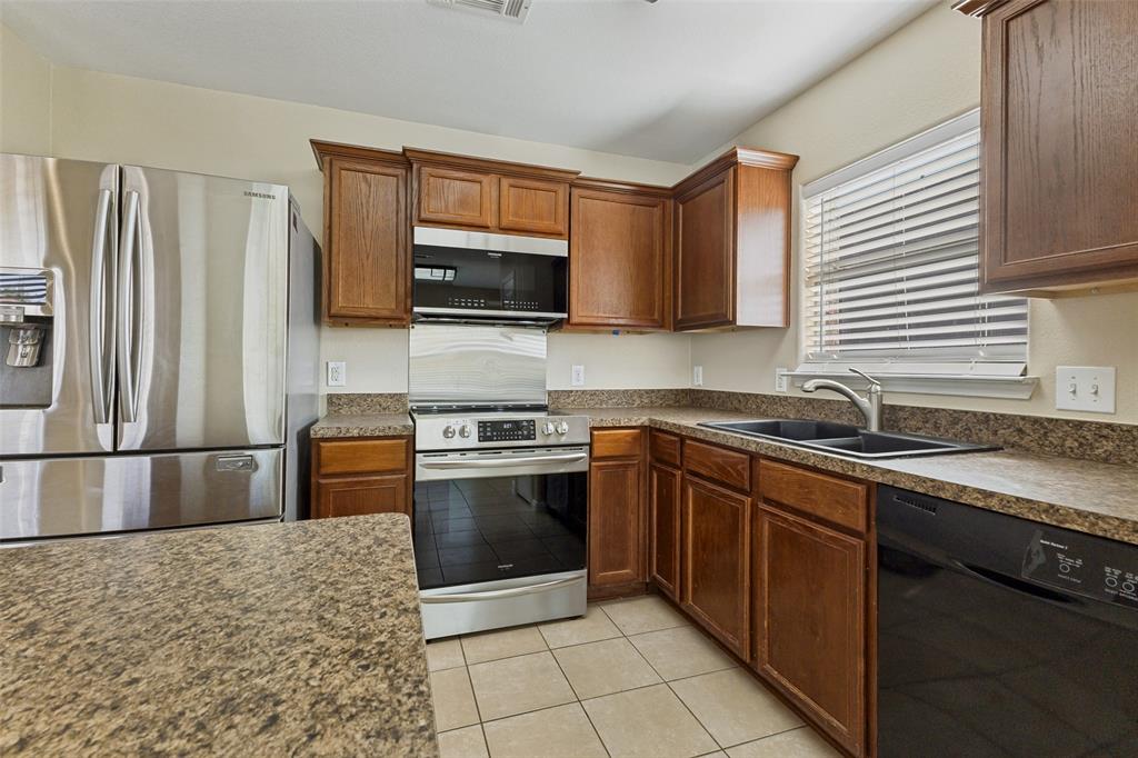 192 Buffalo Ridge Road Newark, TX 76071 - Photo 14 of 33 Island Kitchen