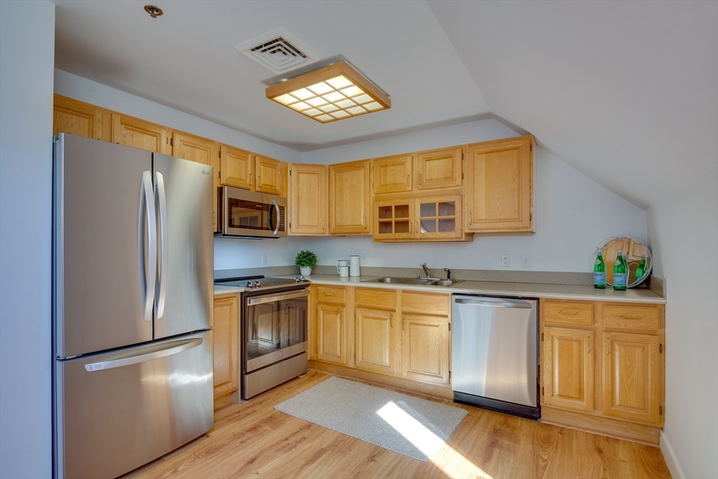 140 Lincoln Road, Unit 313 Lincoln, MA 01773 - Photo 5 of 29 Gallery Image 5