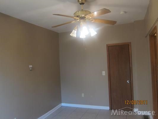274 East St Clair Street Romeo, MI 48065 - Photo 4 of 10 31220202-3.JPG