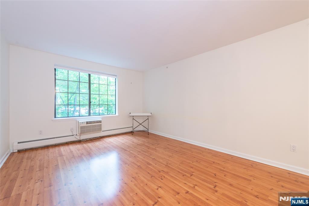 1406 Faulkner Court Mahwah, NJ 07430 - Photo 8 of 25