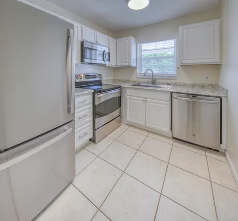 $1,695 | 330 North J Street, Unit 5, Lake Worth Beach, FL 33460