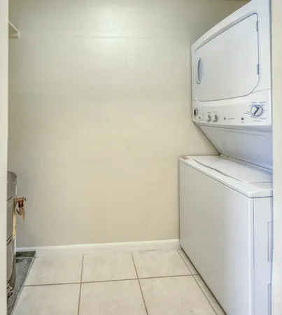 $1,695 | 330 North J Street, Unit 5, Lake Worth Beach, FL 33460