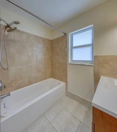 $1,695 | 330 North J Street, Unit 5, Lake Worth Beach, FL 33460