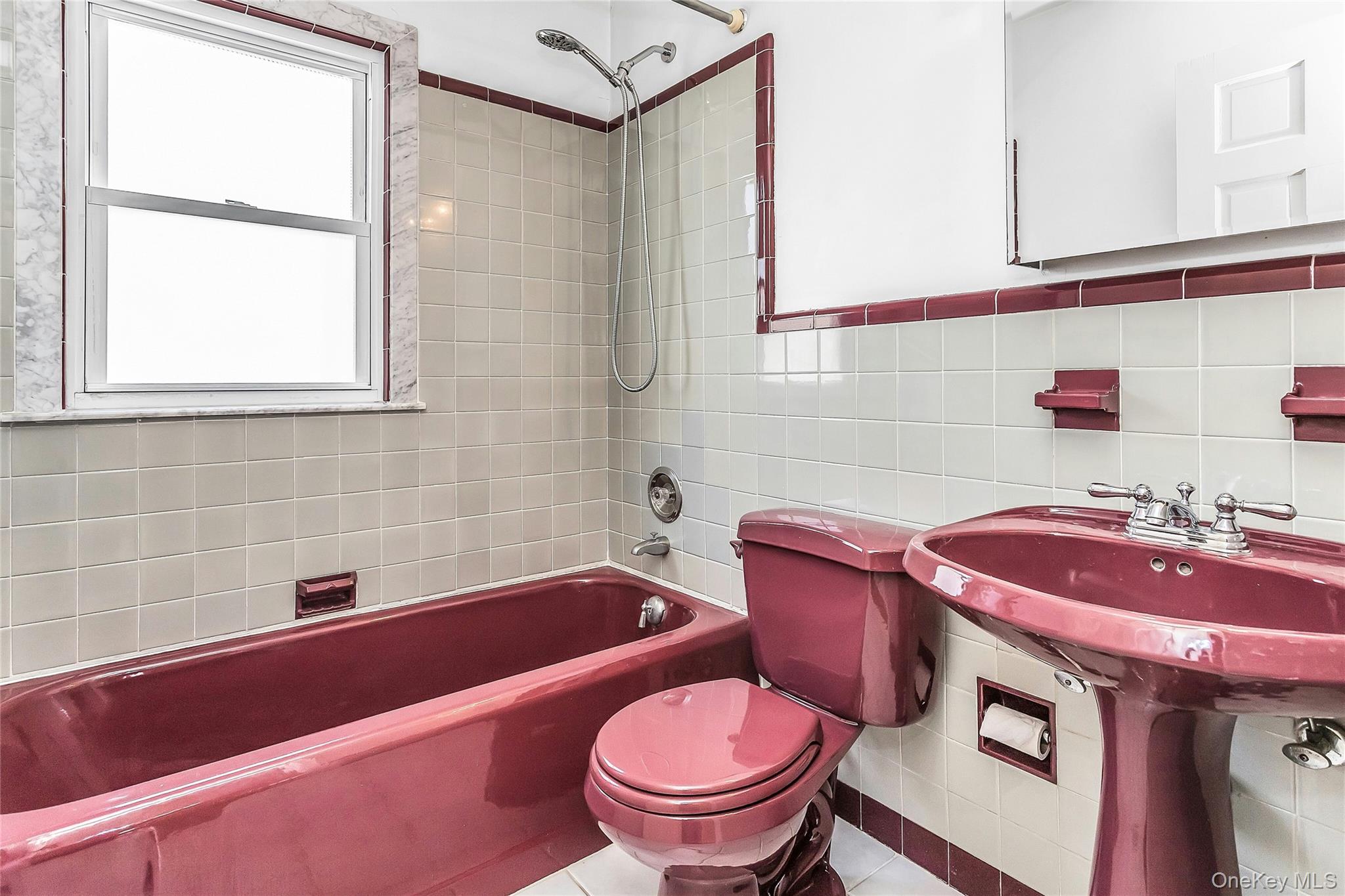 26 Ridge Drive Manhasset, NY 11030 - Photo 19 of 35 Gallery Image 19