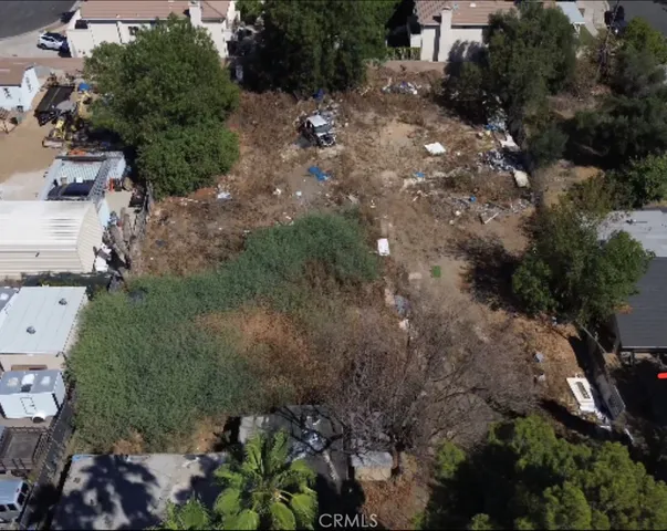 an aerial view of house with yard and green space