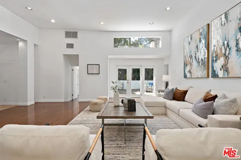 $1,878,000 | 4745 Caritina Drive, Tarzana, CA 91356