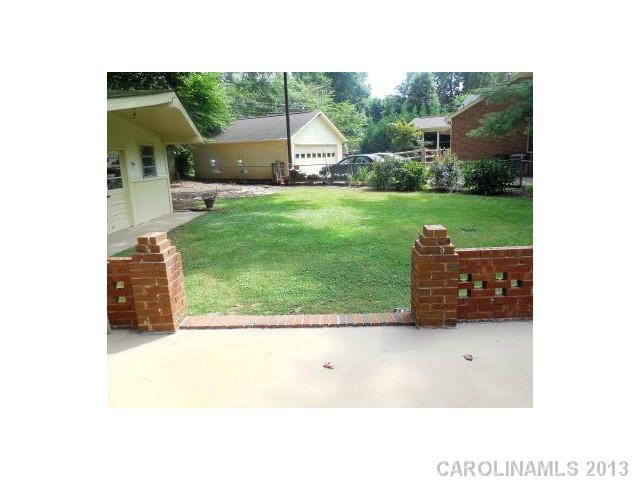 700 Sandridge Road Charlotte, NC 28210 - Photo 3 of 16 Gallery Image 3