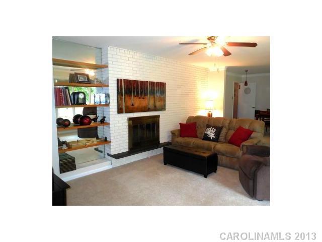 700 Sandridge Road Charlotte, NC 28210 - Photo 4 of 16 Gallery Image 4