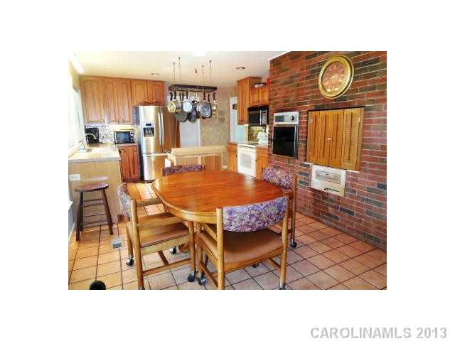 700 Sandridge Road Charlotte, NC 28210 - Photo 8 of 16 Gallery Image 8