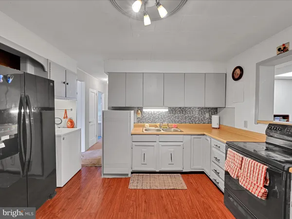 a view of a livingroom with furniture and a bookshelf