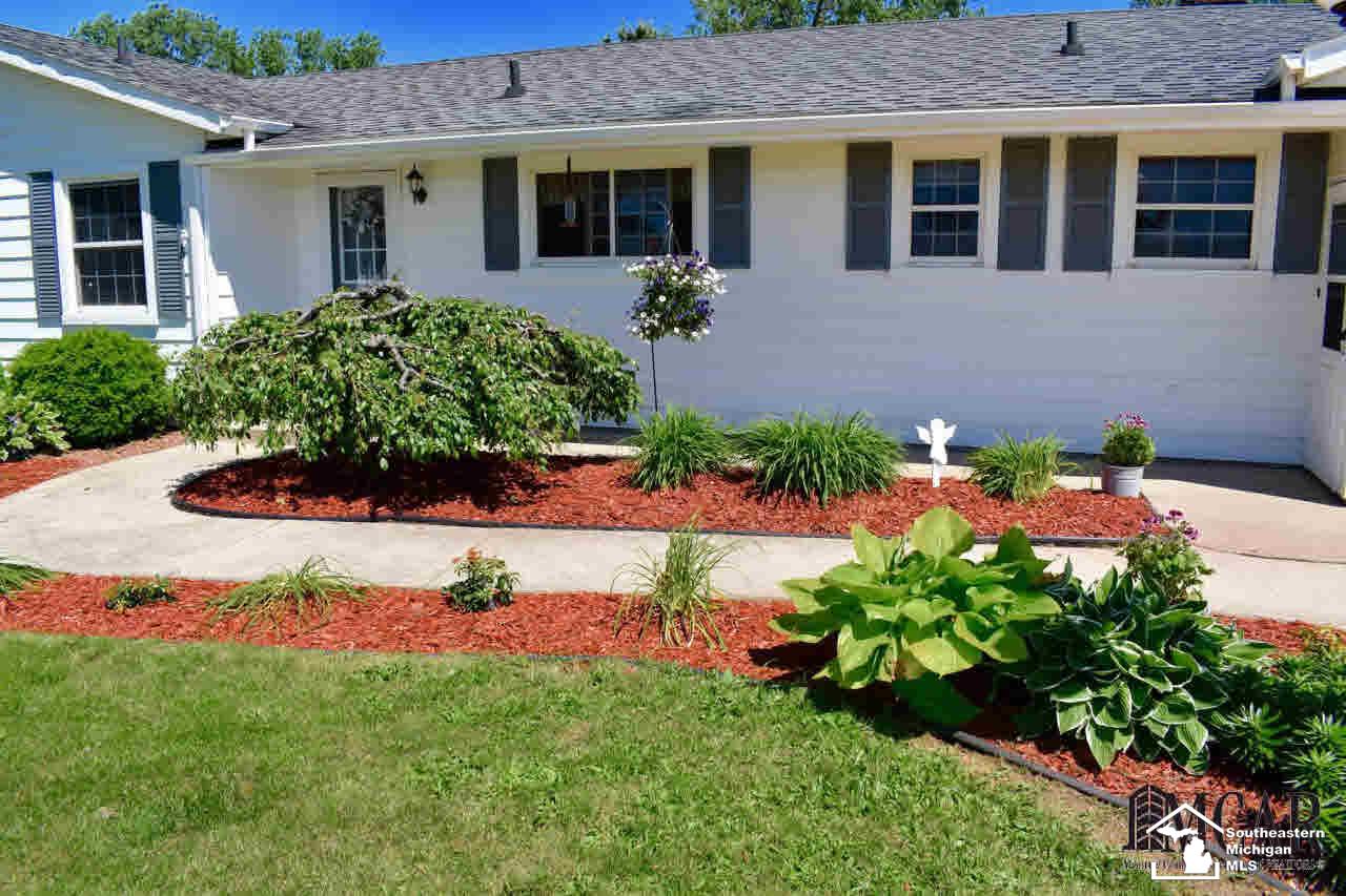 9408 Dixon Road Monroe, MI 48161 - Photo 3 of 9 landscaping