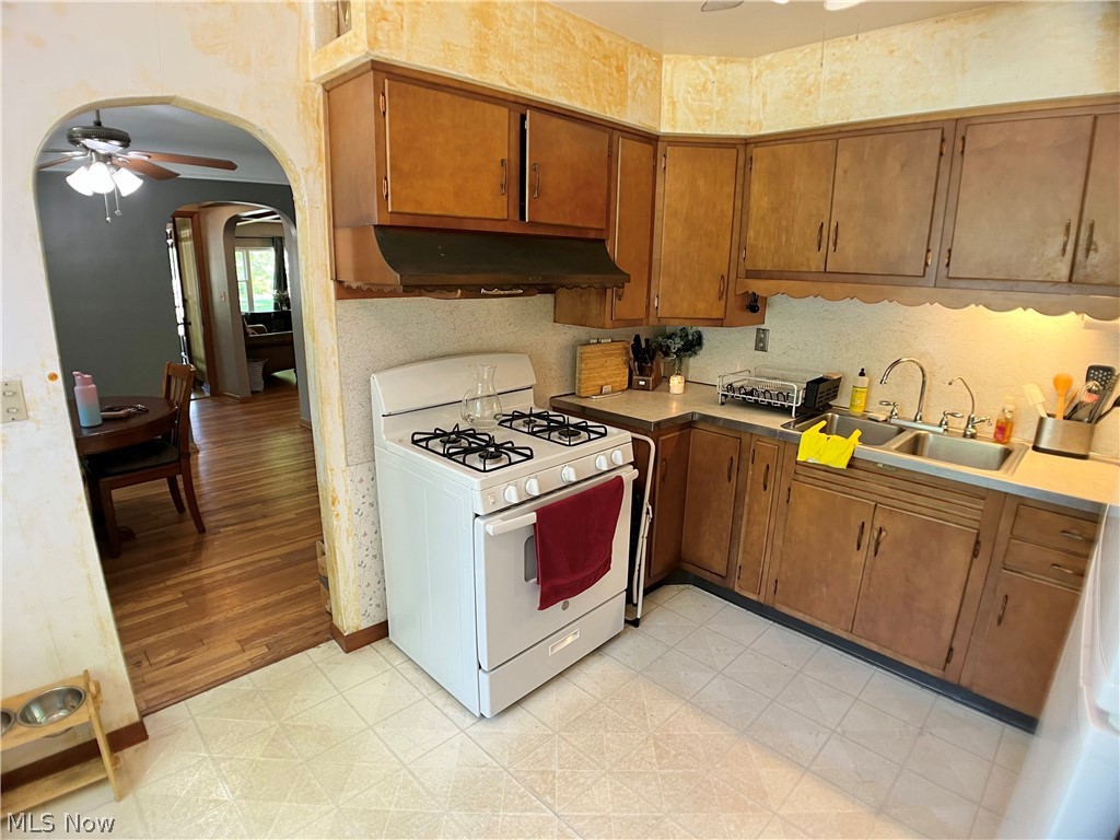 18012 Cornwall Road Cleveland, OH 44119 - Photo 8 of 12 Gallery Image 8