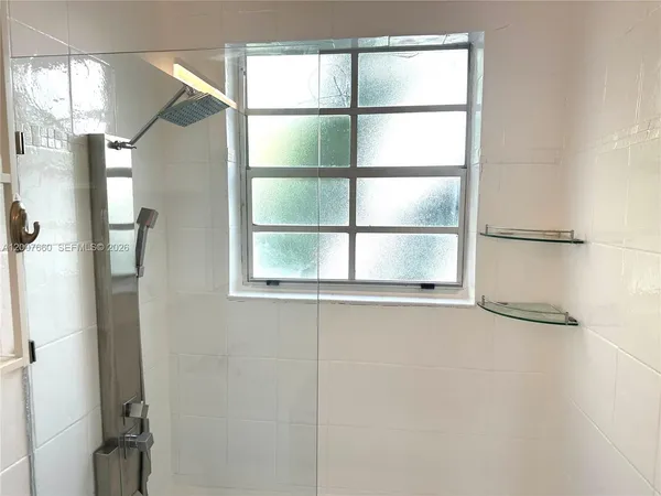 $1,900 | 1007 Meridian Avenue, Unit 12, Miami Beach, FL 33139