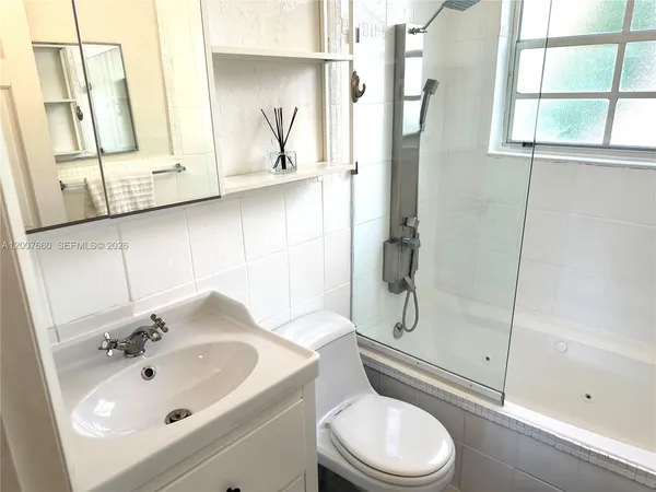 $1,900 | 1007 Meridian Avenue, Unit 12, Miami Beach, FL 33139