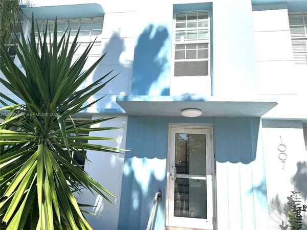 $1,900 | 1007 Meridian Avenue, Unit 12, Miami Beach, FL 33139
